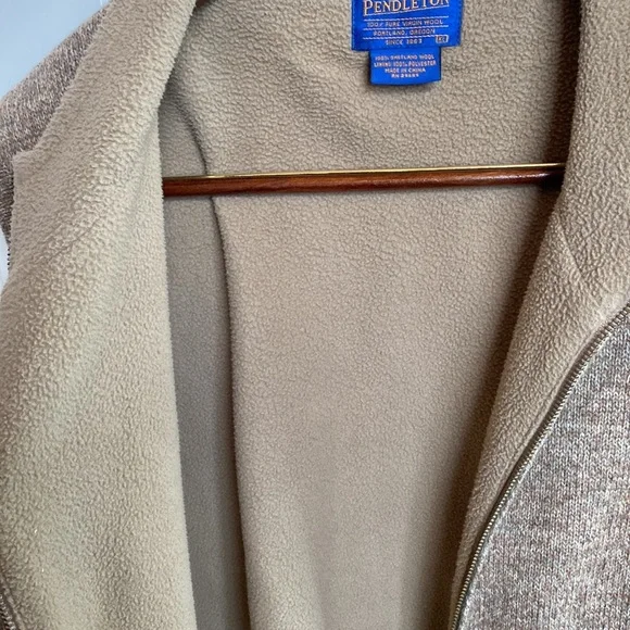 Pendleton wool vest - Picture 3 of 8